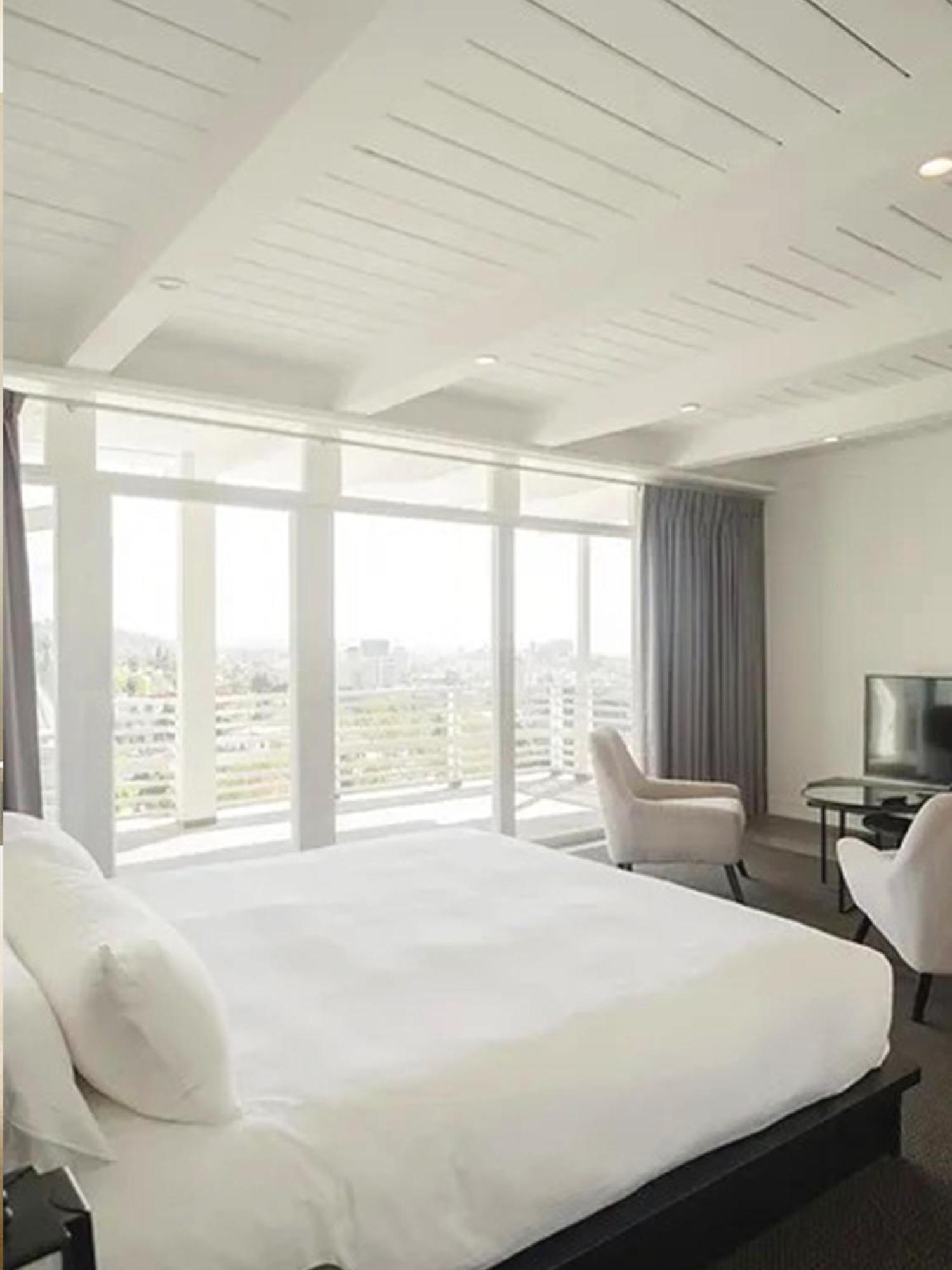 Hollywood Hills Hotel ลอสแอนเจลิส ภายนอก รูปภาพ